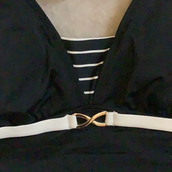 Tropical Escape HalterTankini - Picture 2 of 5